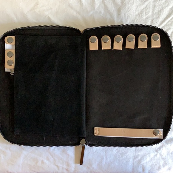 H by HALSTON Jewelry Portfolio/Travelling Case - Picture 8 of 10